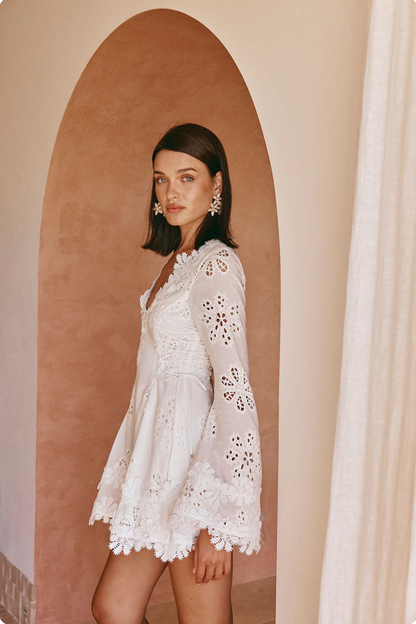 Abito corto in pizzo elegante